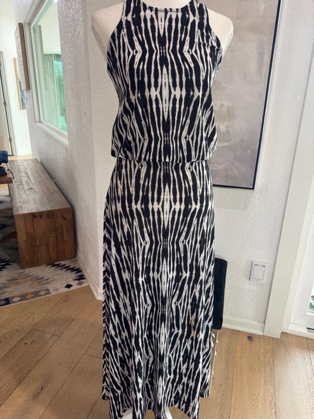 Black and White Sleeveless Patterned Maxi Dress Size XS